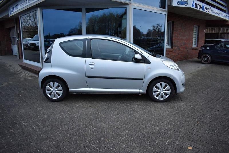 Gebraucht Citroën C1 SELECTION 68 PS (50 kW) 2011 Silber metallic (metallic) Kleinwagen