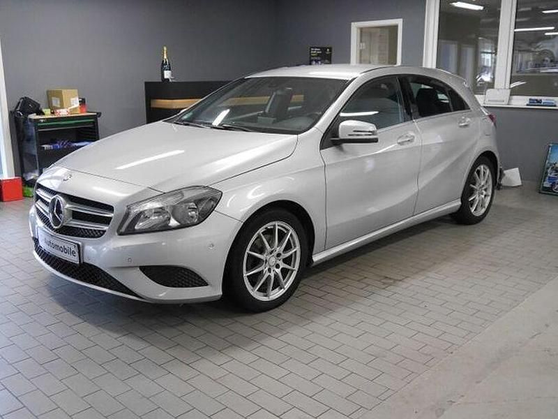Gebraucht Mercedes A180 165 PS (121 kW) 2014 Silber Limousine