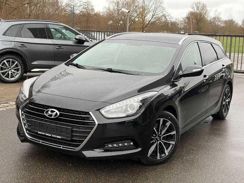 Gebraucht Hyundai i40 165 PS (121 kW) 2018 Schwarz Kombi