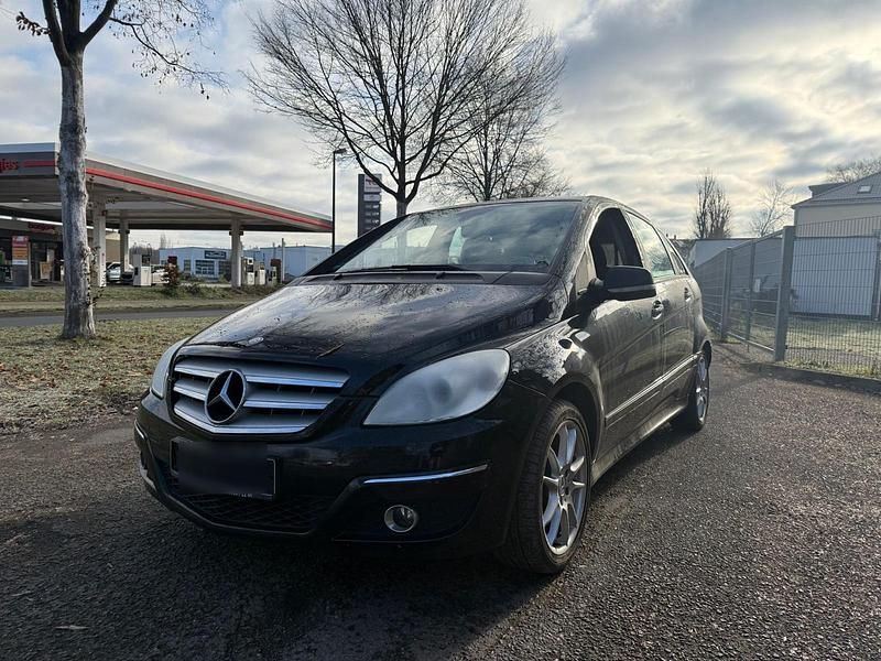 Schwarz Gebraucht 2009 Mercedes B180 Van / Kleinbus | 2.399 € (Guter Preis) - Bild 1/4