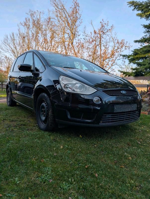 Second-hand Ford S-MAX 130 CP (95 kW) 2007 Negru Monovolum