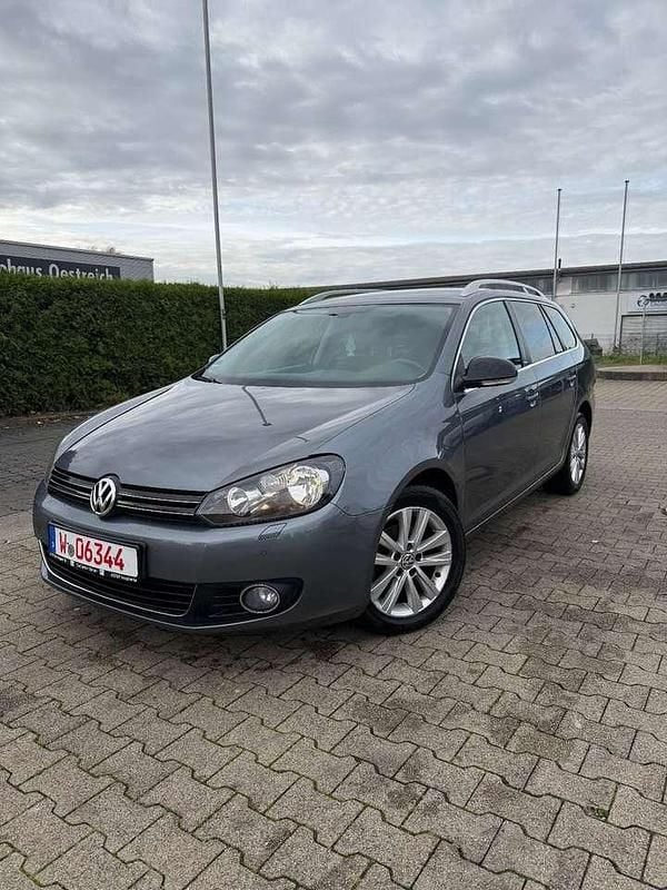 Grau Gebraucht 2011 VW Golf Style Kombi | 5.990 € (Fairer Preis) - Bild 1/4