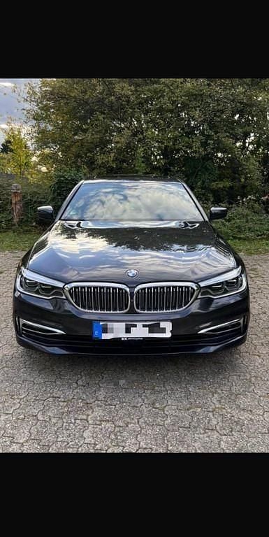 Grau Gebraucht 2019 BMW 530 Limousine | 33.950 € (Fairer Preis) - Bild 1/4