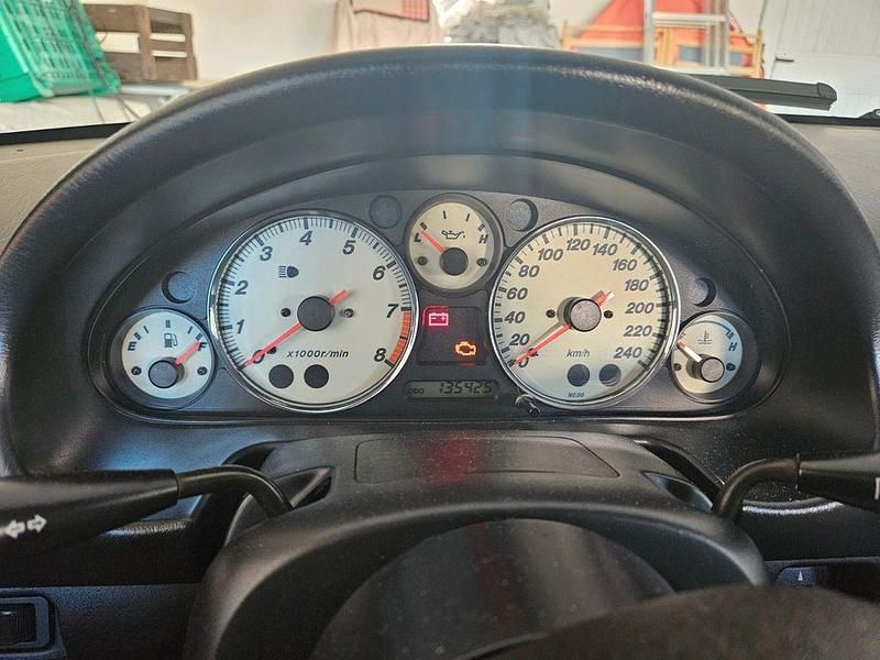 Second-hand Mazda MX5 110 CP (80 kW) 2001 Negru Cabrio