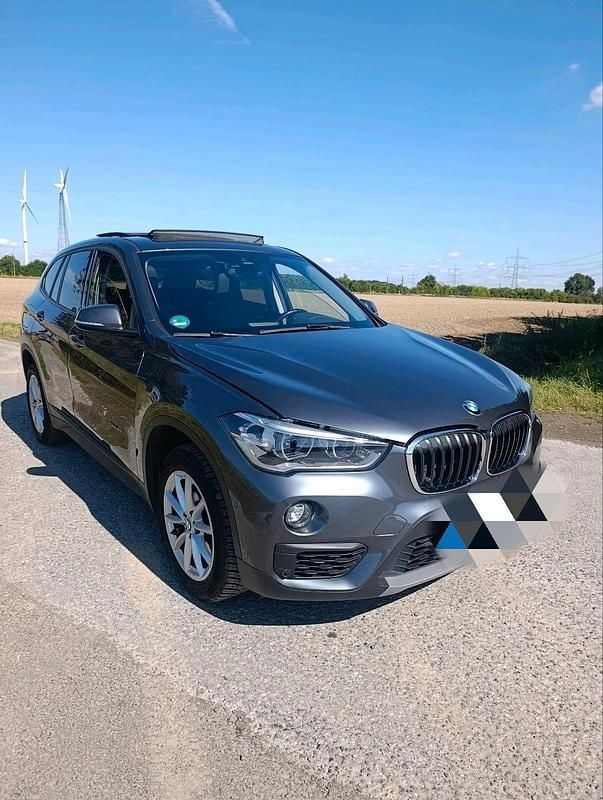 Grau Gebraucht 2017 BMW X1 SUV | 16.500 € - Bild 1/4