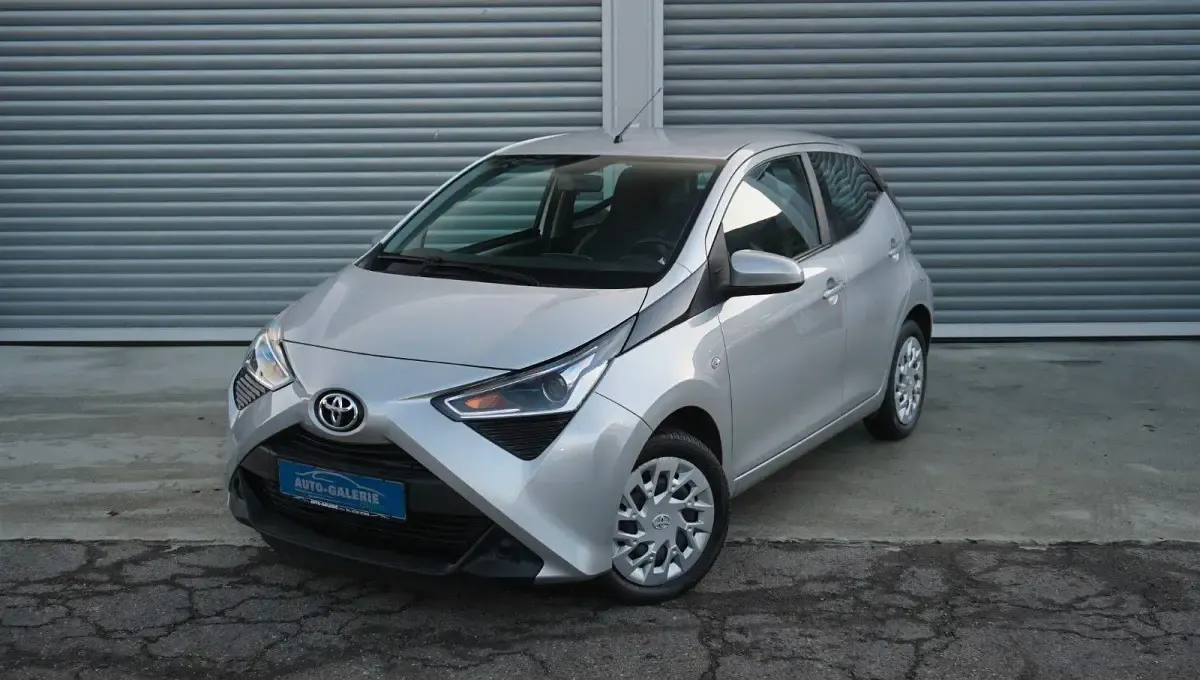 Gebraucht Toyota Aygo X-play 72 PS (52 kW) 2021 Silber Kleinwagen