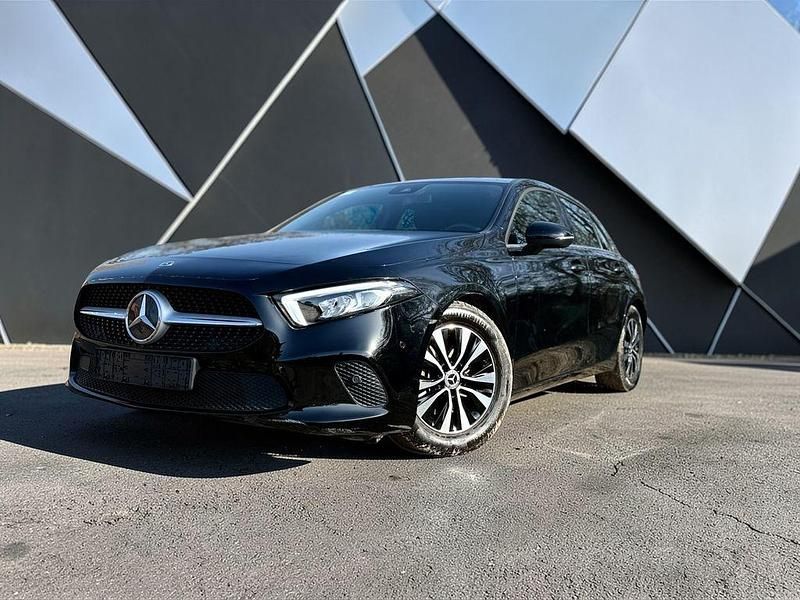 Gebraucht Mercedes A200 163 PS (119 kW) 2022 Schwarz Limousine