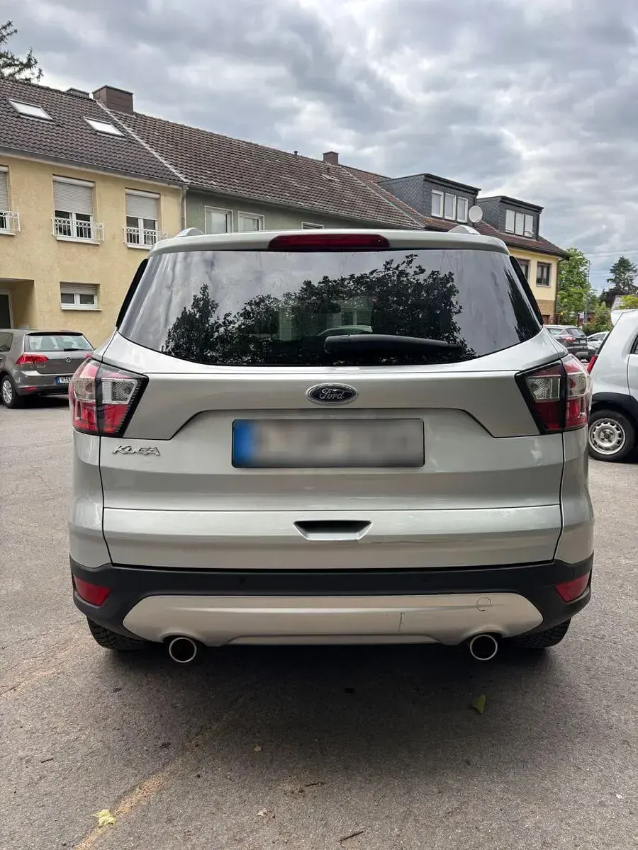 Gebraucht Ford Kuga Titanium 150 PS (110 kW) 2019 Silber SUV