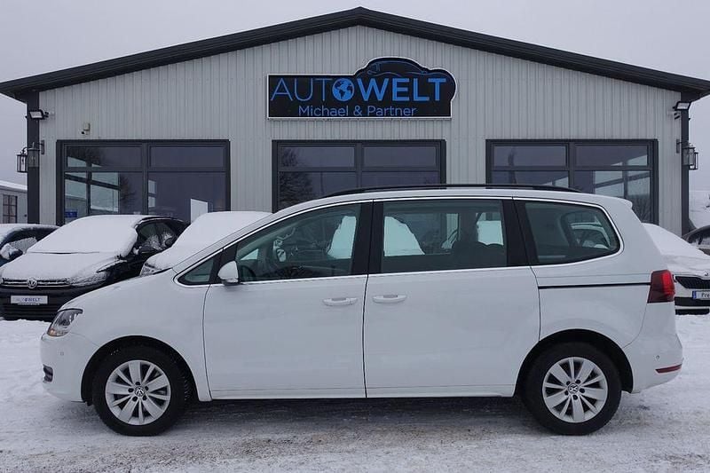 Gebraucht VW Sharan 150 PS (110 kW) 2018 Pure white Van / Kleinbus