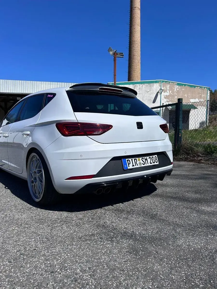 Używany Seat Leon FR 150 KM (110 kW) 2017 Biały Hatchback