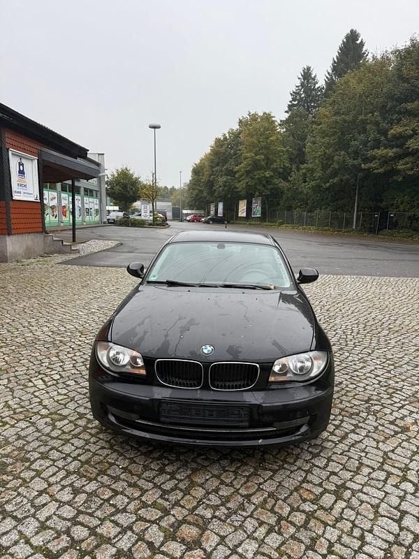 Schwarz Gebraucht 2010 BMW 116 Kleinwagen | 1.400 € - Bild 1/4