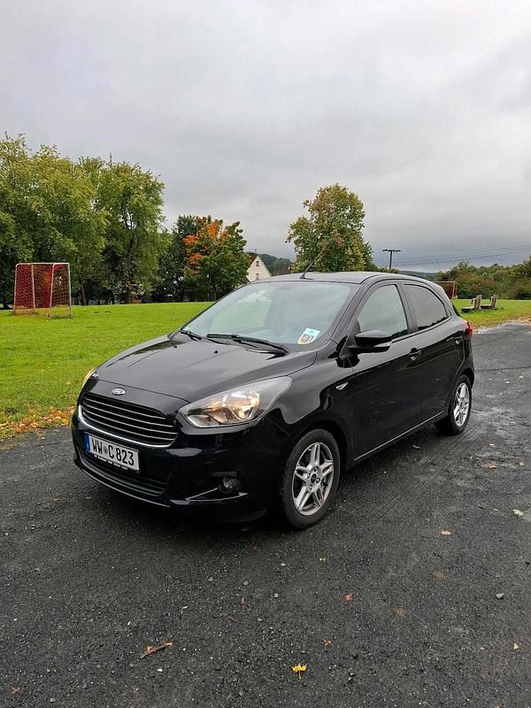 Schwarz Gebraucht 2018 Ford Ka Plus Kleinwagen | 7.900 € (Guter Preis) - Bild 1/4