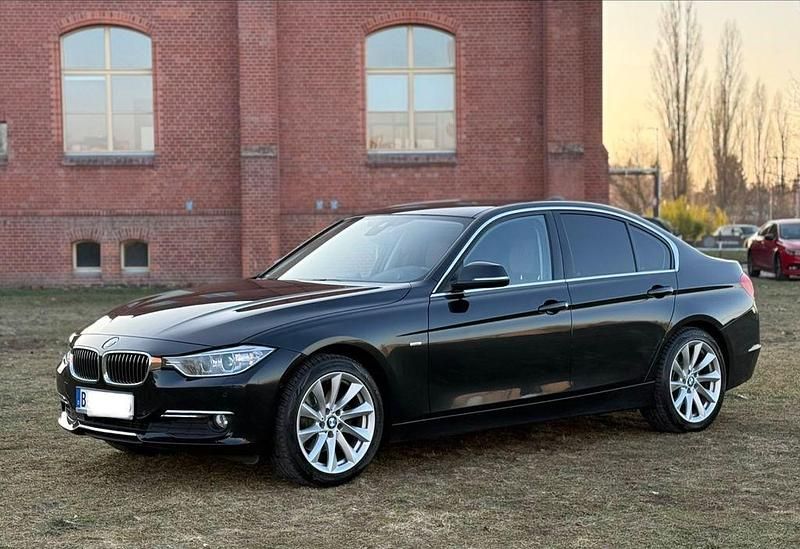 Schwarz Gebraucht 2013 BMW 320 Luxury Line Limousine | 16.800 € (Etwas zu teuer) - Bild 1/4