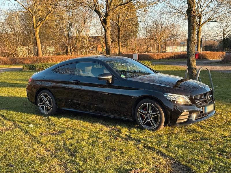 Gebraucht Mercedes C180 115 PS (84 kW) 2019 Schwarz Coupé
