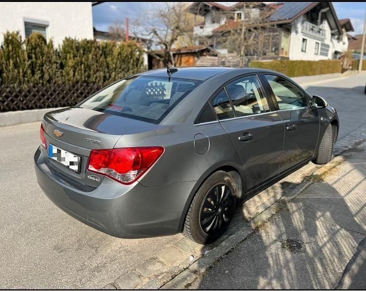 Second-hand Chevrolet Cruze 140 CP (102 kW) 2011 Gri Berlinǎ