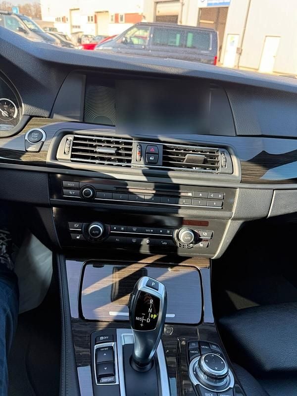 Gebraucht BMW 530 258 PS (189 kW) 2012 Schwarz Limousine