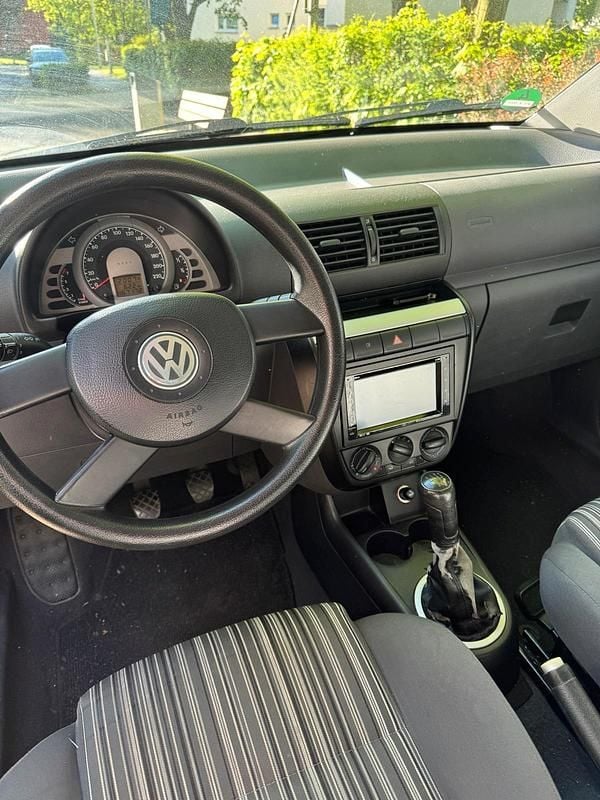 Second-hand VW Fox 75 CP (55 kW) 2006 Negru Hatchback