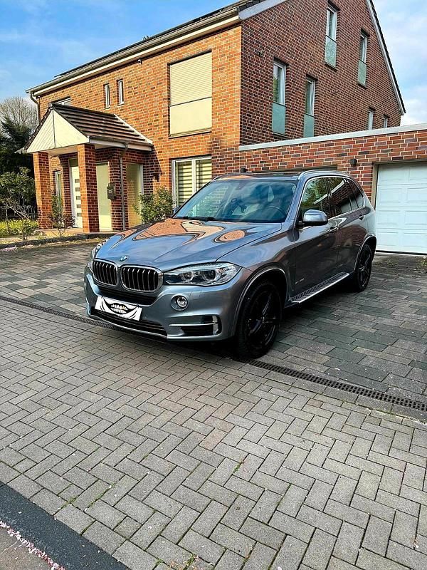 Grau Gebraucht 2016 BMW X5 SUV | 19.999 € - Bild 1/4