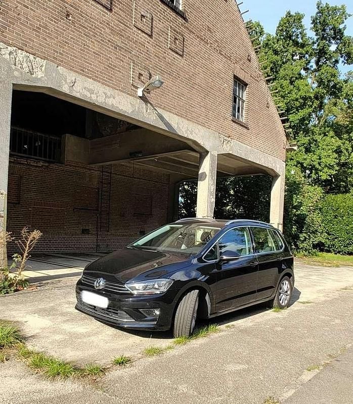 Schwarz Gebraucht 2014 VW Golf Sportsvan Highline Van / Kleinbus | 11.999 € (Superpreis) - Bild 1/4