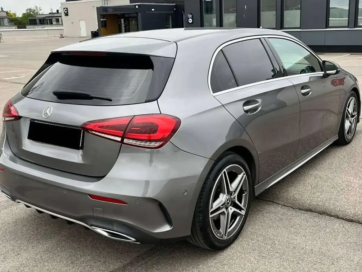Gebraucht Mercedes A180 AMG line 136 PS (100 kW) 2019 Grau Limousine