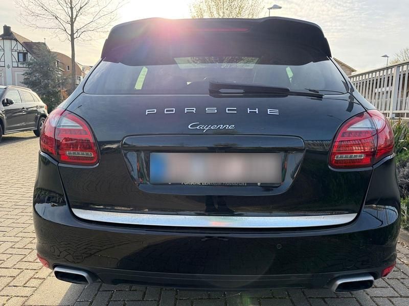 Second-hand Porsche Cayenne 245 CP (180 kW) 2012 Negru SUV