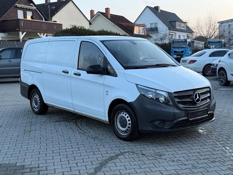 Gebraucht Mercedes Vito 114 PS (83 kW) 2017 Weiß Van
