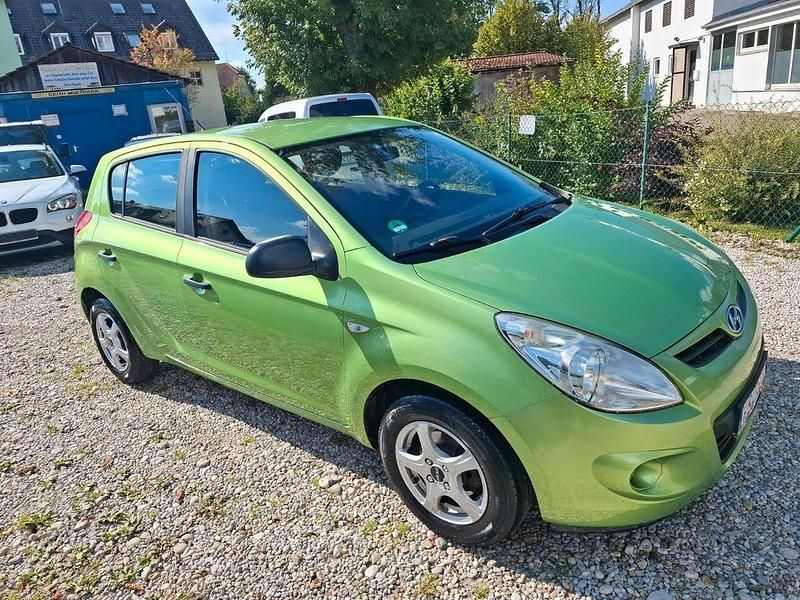 Grün Gebraucht 2010 Hyundai i20 Limousine | 2.399 € (Guter Preis) - Bild 1/4