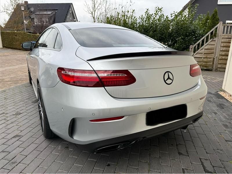 Gebraucht Mercedes E220 AMG 194 PS (142 kW) 2017 Silber Coupé