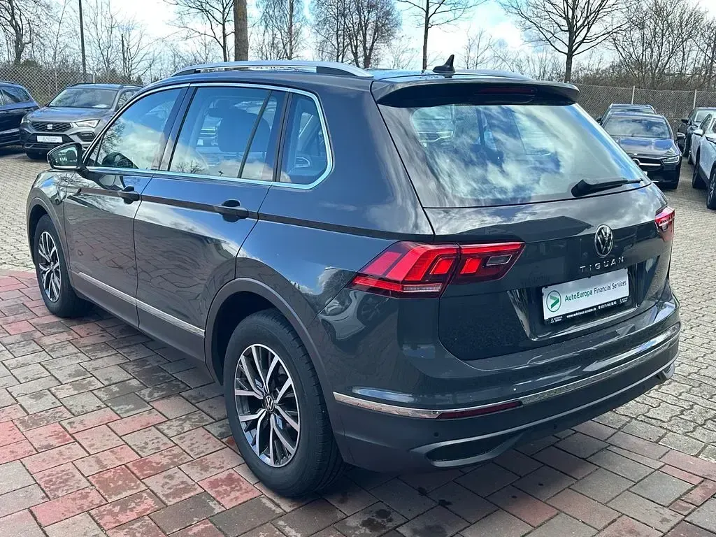 Gebraucht VW Tiguan Life 150 PS (110 kW) 2023 Grau SUV