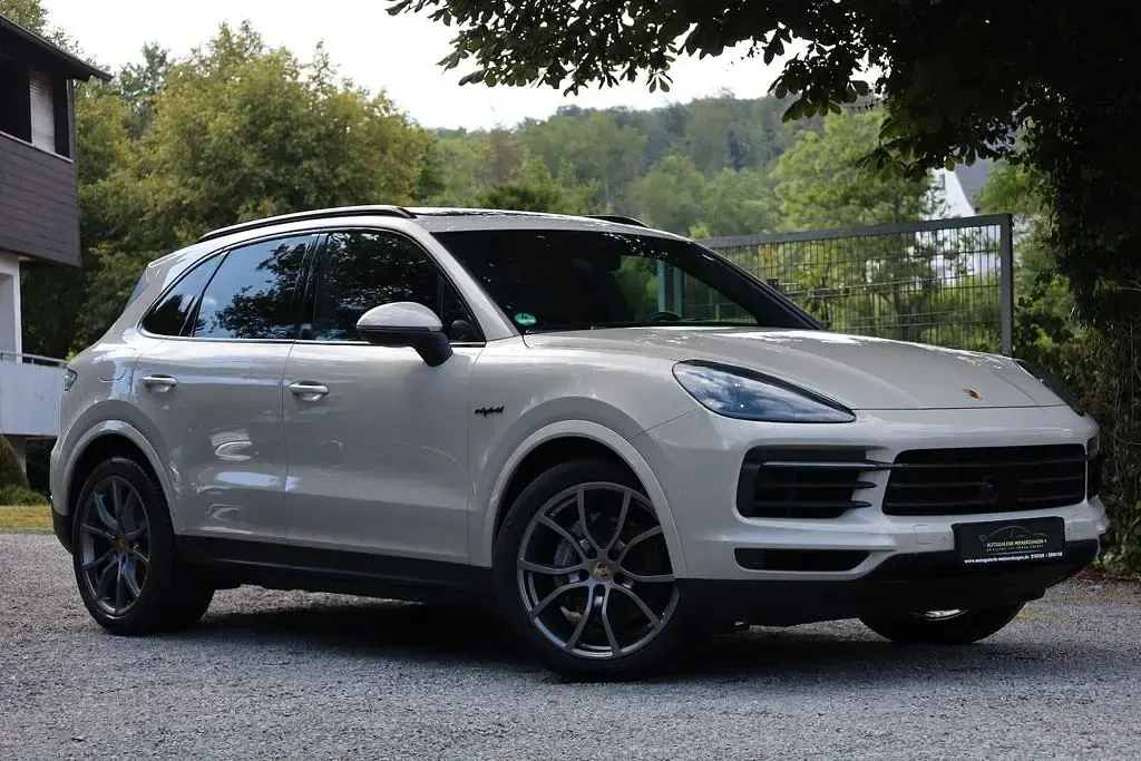 Gebraucht Porsche Cayenne E-Hybrid 340 PS (250 kW) 2021 Sechurabeige SUV