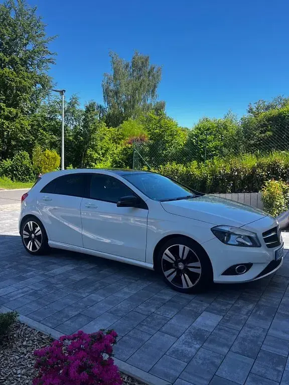 Gebraucht Mercedes A200 136 PS (100 kW) 2015 Weiß Limousine