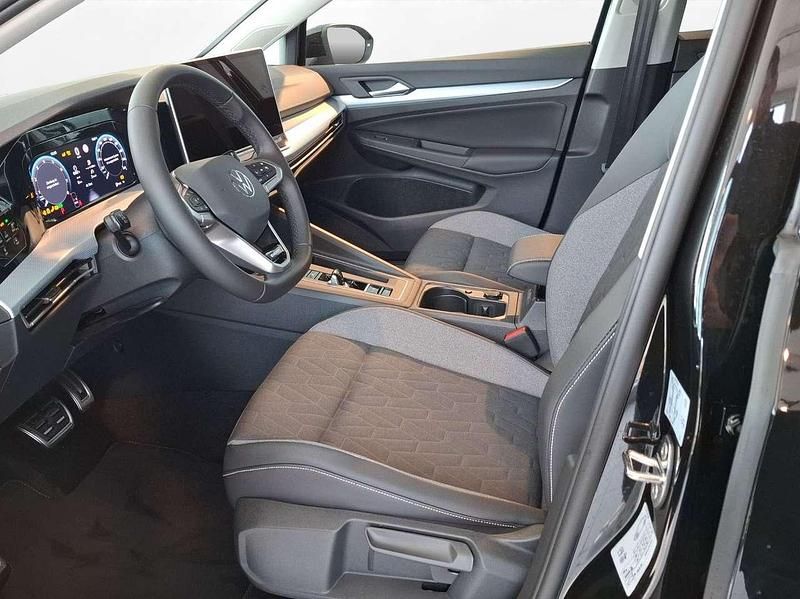 Neu VW Golf VIII 150 PS (110 kW) 2026 Grenadillschwarz metallic Limousine