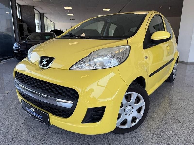 Jaune citrus Gebraucht 2010 Peugeot 107 Filou Kleinwagen | 1.999 € (Fairer Preis) - Bild 1/4
