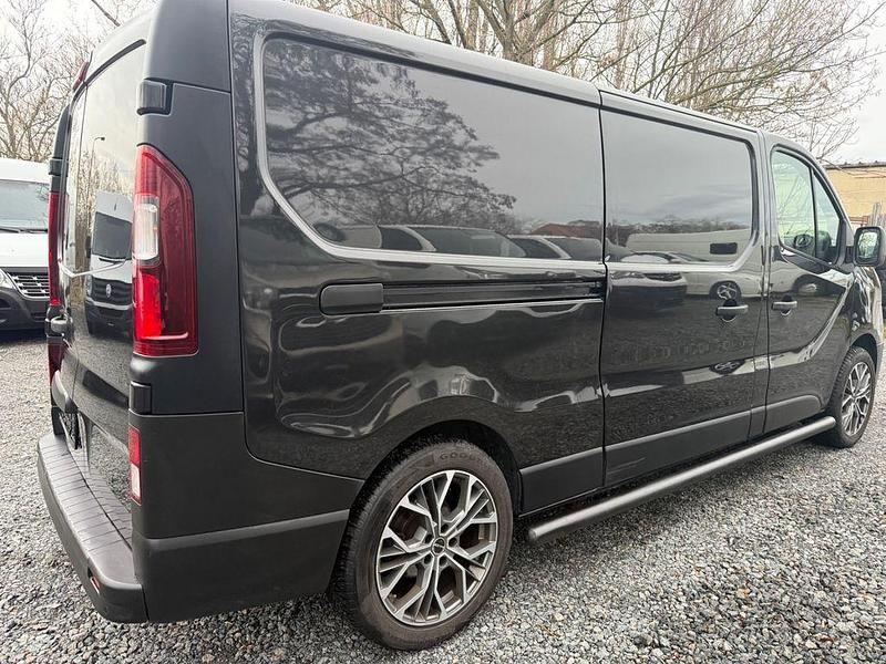 Second-hand Renault Trafic 140 CP (102 kW) 2016 Negru Monovolum