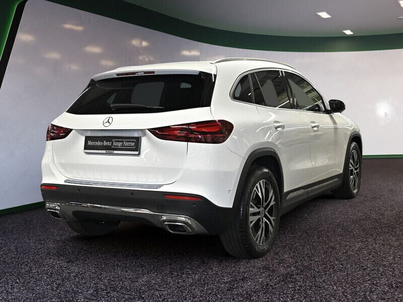 Gebraucht Mercedes GLA180 Progressive 136 PS (100 kW) 2023 Weiss / polarweiß SUV