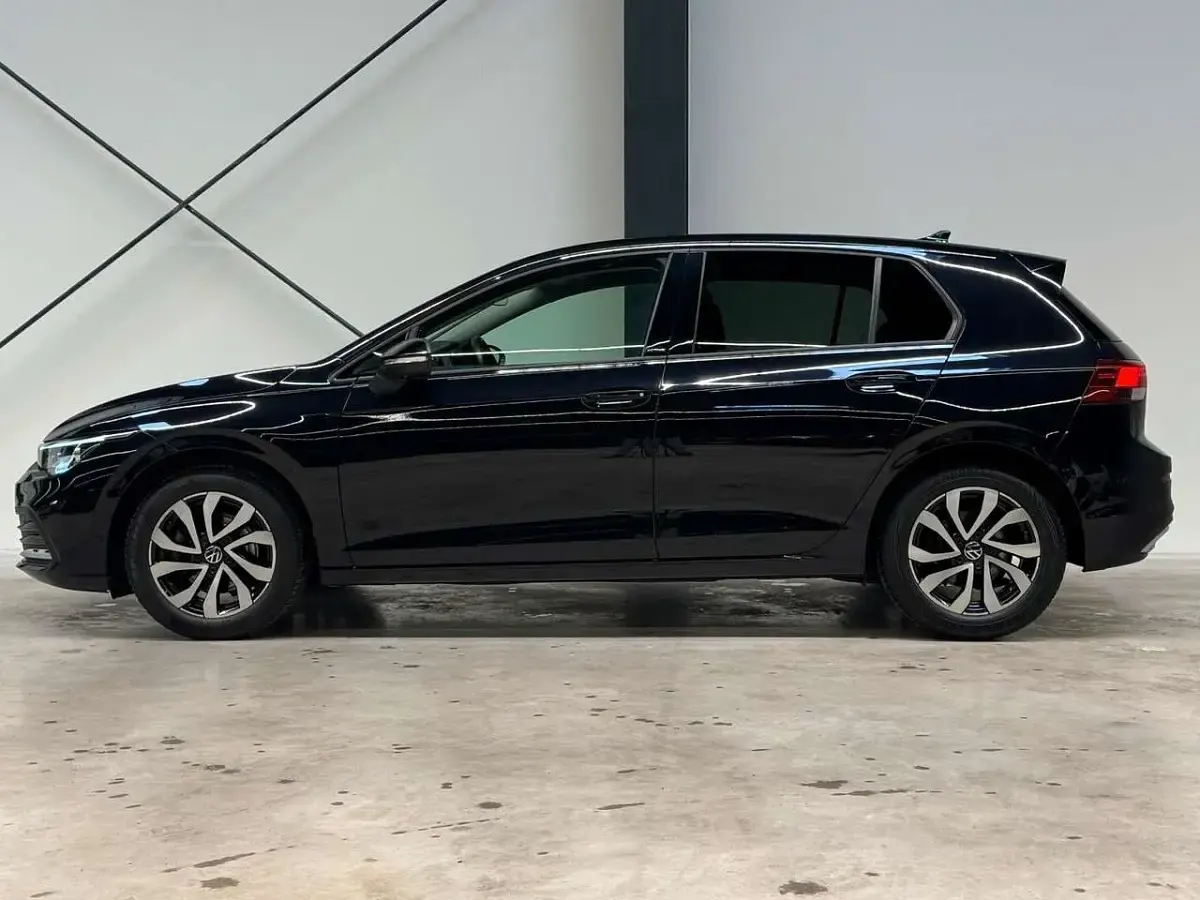 Gebraucht VW Golf VIII Active 150 PS (110 kW) 2023 Schwarz Limousine