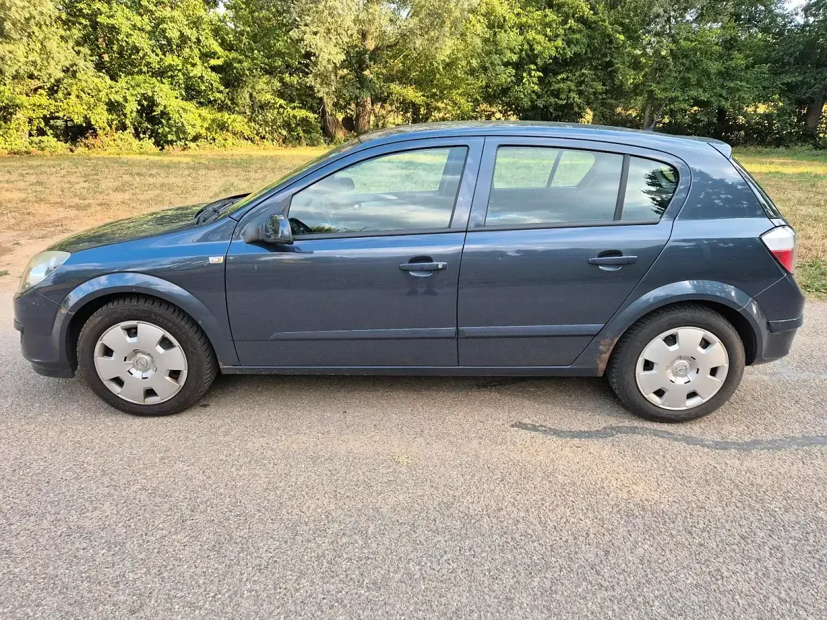 Gebraucht Opel Astra 105 PS (77 kW) 2007 Grau Limousine