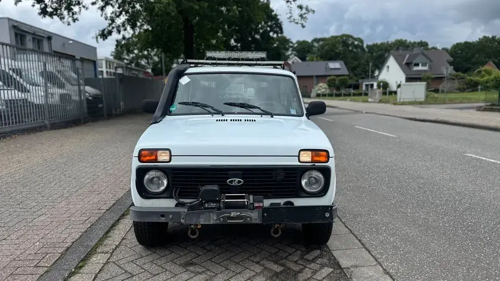 Gebraucht Lada Taiga 83 PS (61 kW) 2015 Weiß SUV