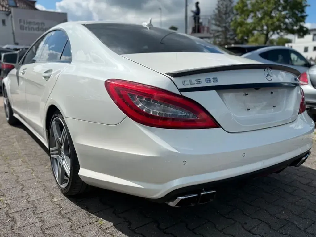 Gebraucht Mercedes CLS63 AMG AMG 525 PS (386 kW) 2011 Weiß Limousine