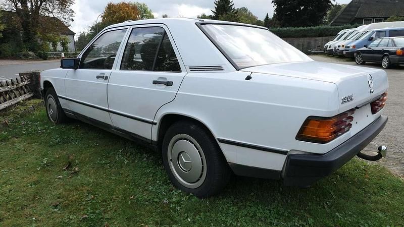 Gebraucht Mercedes 190 118 PS (86 kW) 1988 Weiß Limousine