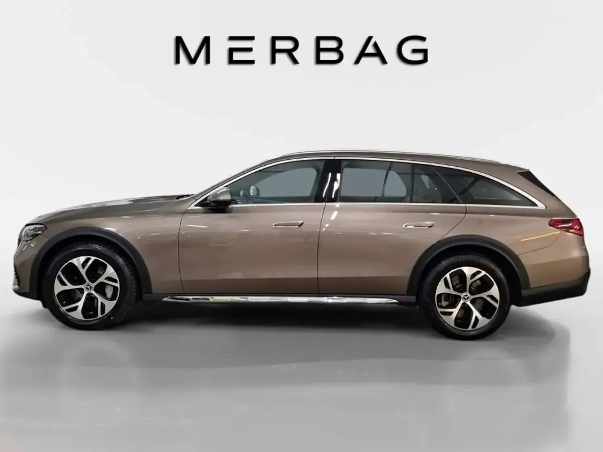 Gebraucht Mercedes E450 367 PS (269 kW) 2025 Metalliclack samtbraun Kombi