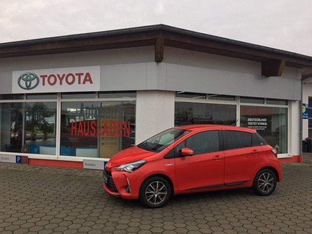 Rot Gebraucht 2020 Toyota Yaris Hybrid Team Kleinwagen | 15.800 € (Guter Preis) - Bild 1/4