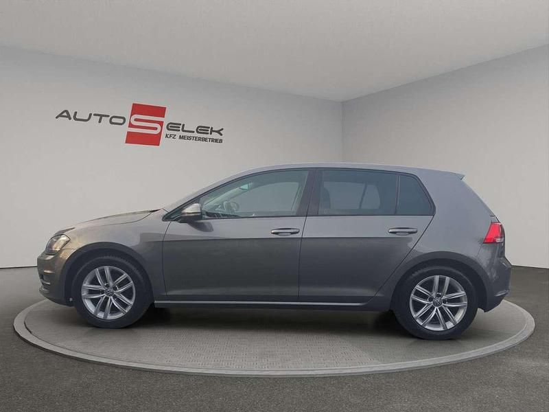 Gebraucht VW Golf VII Highline 140 PS (102 kW) 2013 Limestone grey metallic Limousine