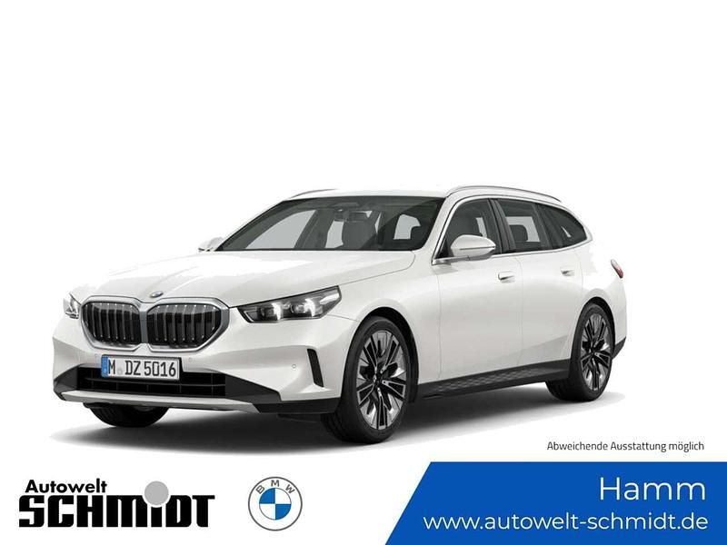 Mineralweiß metallic Gebraucht 2025 BMW 540 M Sport Kombi | 67.890 € (Guter Preis) - Bild 1/3