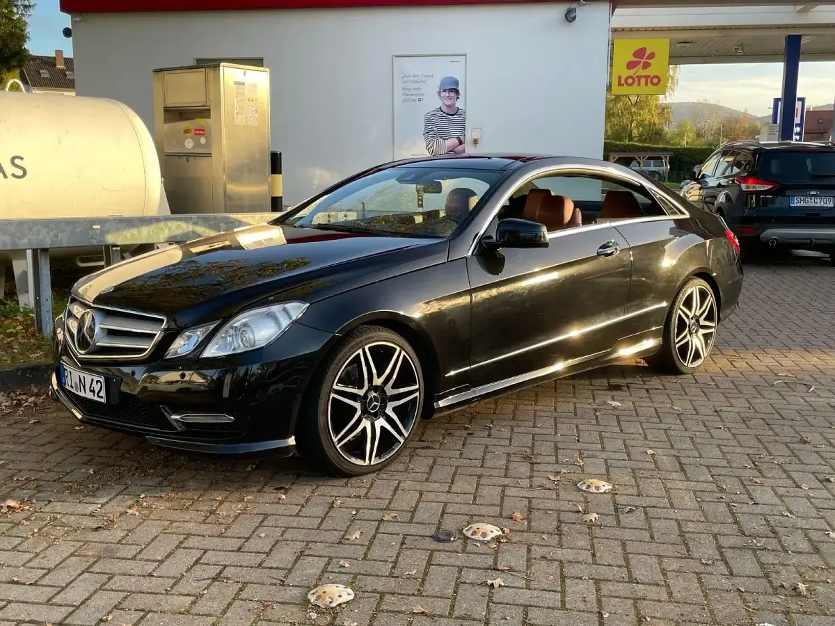 Gebraucht Mercedes E200 AMG line 184 PS (135 kW) 2013 Schwarz Coupé