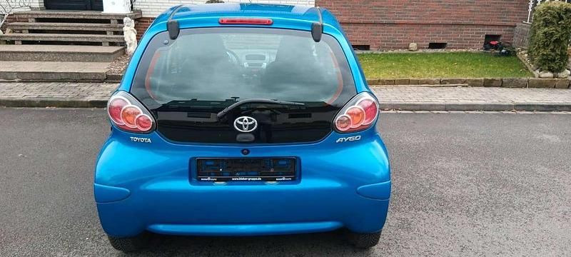 Gebraucht Toyota Aygo 68 PS (50 kW) 2009 Blau Kleinwagen
