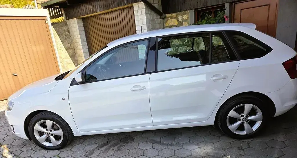 Gebraucht Skoda Rapid Ambition 122 PS (89 kW) 2014 Weiß Kleinwagen