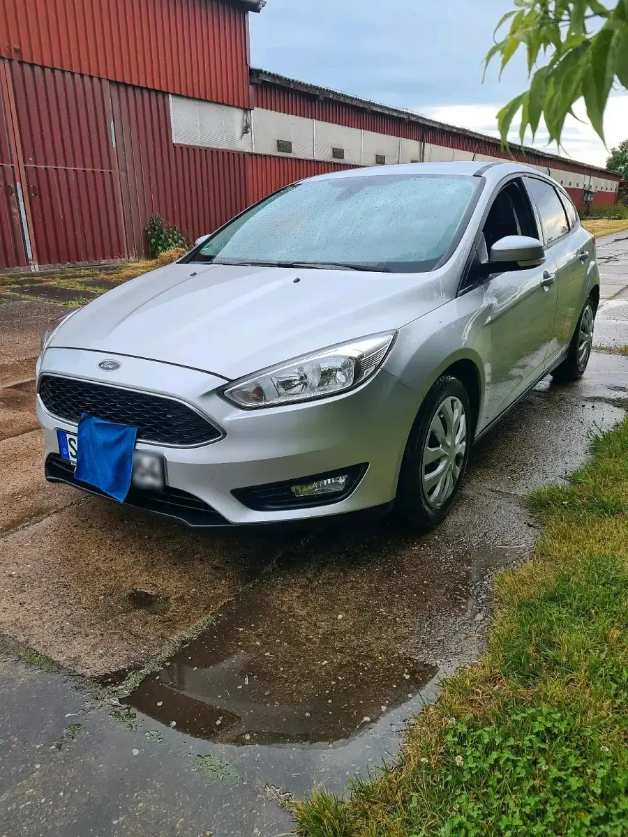 Gebraucht Ford Focus 120 PS (88 kW) 2017 Silber Limousine