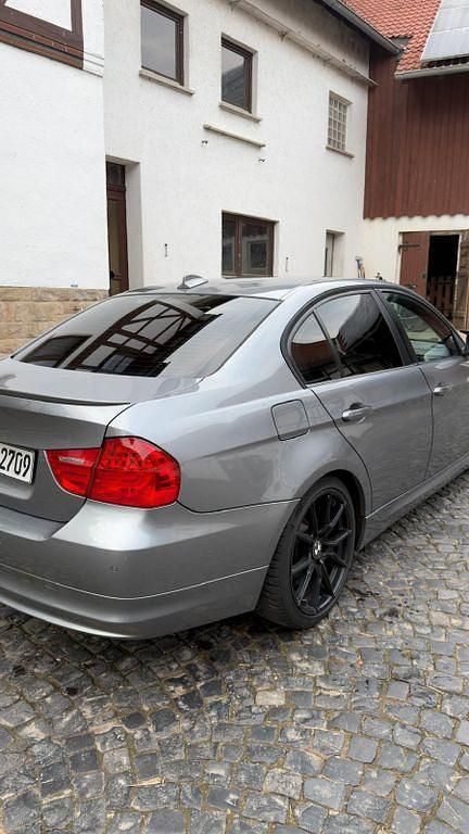 Gebraucht BMW 320 170 PS (125 kW) 2009 Grau Limousine