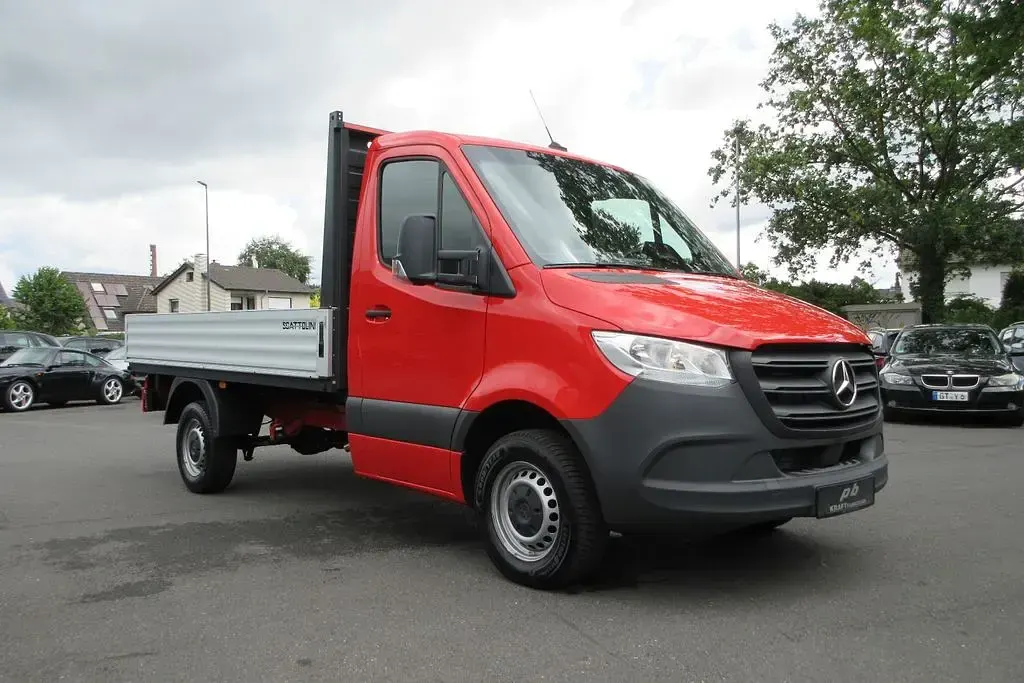 Gebraucht Mercedes Sprinter 170 PS (125 kW) 2025 Rot Van